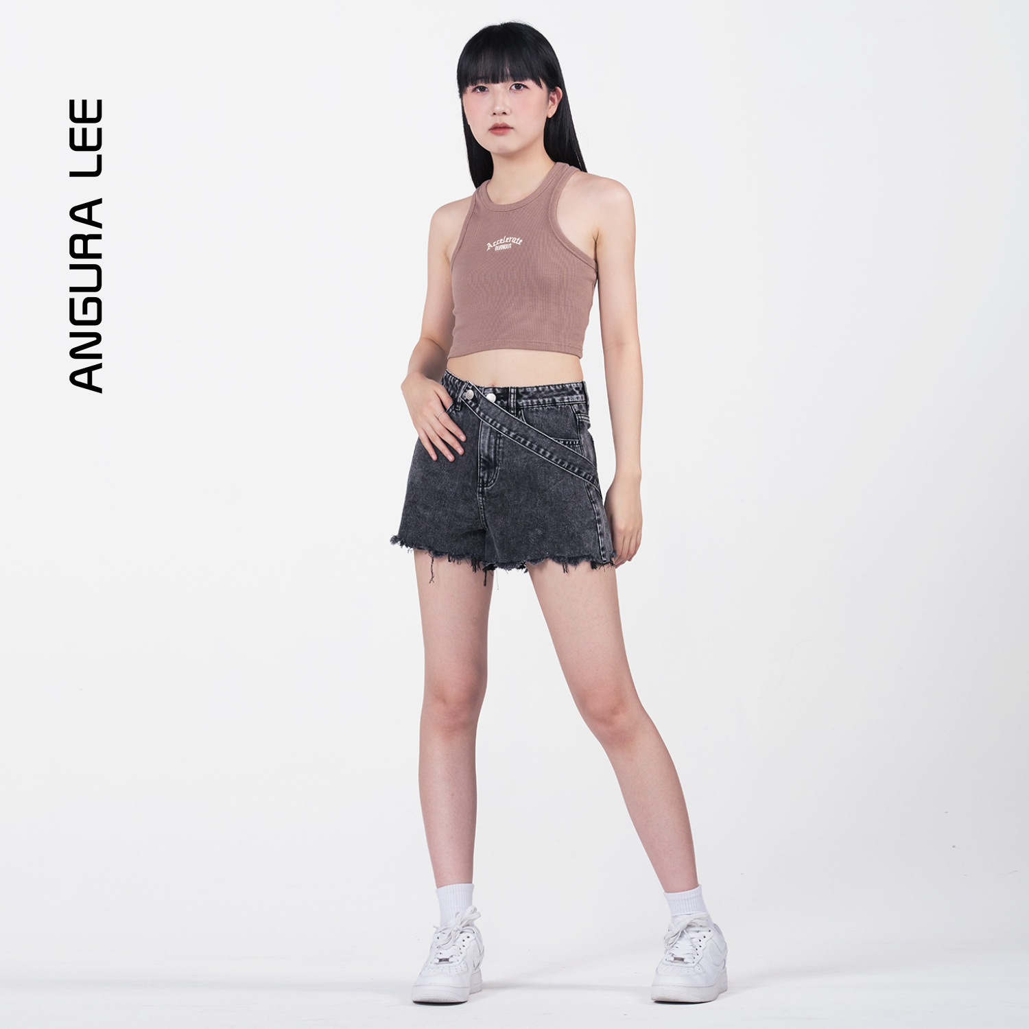 春夏經(jīng)典水洗黑女裝設計感牛仔高腰短褲